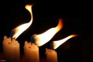 candles_flame_in_the_wind-other