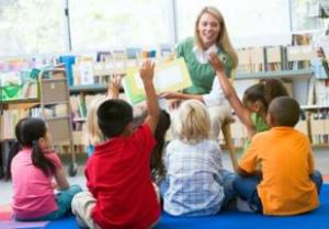 teacher-reading-to-children